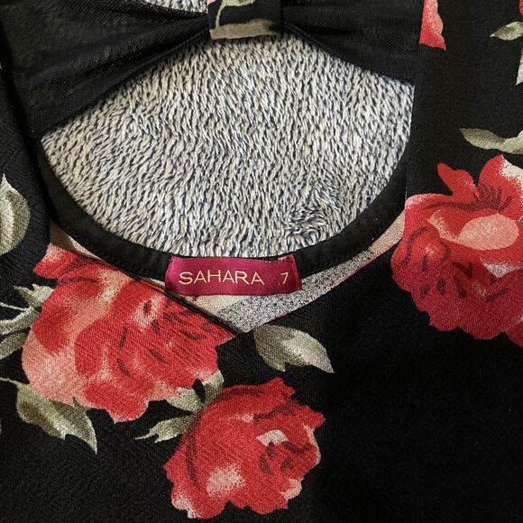 Sahara Cropped Tank Womens Black With Red Roses Stretch Size 7 Mexican Import - Picture 2 of 3